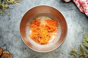 Морковные капкейки с кремом - фото шаг 4