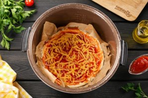 Пицца с сыром в мультиварке - фото шаг 10