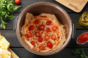 Пицца с сыром в мультиварке - фото шаг 11
