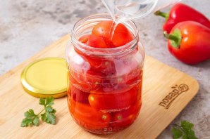 Помидоры в овощной заливке - фото шаг 6