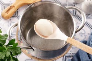 Вареные яйца - фото шаг 2