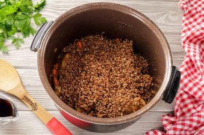 Гречка с голенью в мультиварке - фото шаг 10