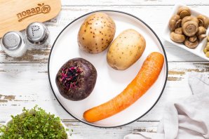 Винегрет с маринованными грибами - фото шаг 2