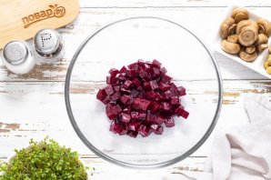 Винегрет с маринованными грибами - фото шаг 3