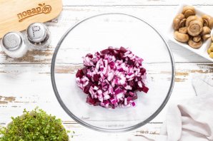 Винегрет с маринованными грибами - фото шаг 4