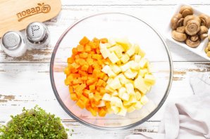 Винегрет с маринованными грибами - фото шаг 5