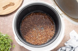 Каша гречневая в мультиварке - фото шаг 6