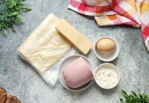 Пирожки с колбасой и сыром