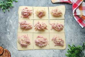 Пирожки с колбасой и сыром - фото шаг 6