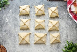 Пирожки с колбасой и сыром - фото шаг 7