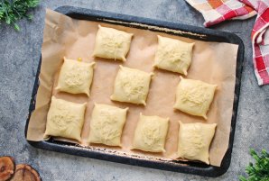 Пирожки с колбасой и сыром - фото шаг 8