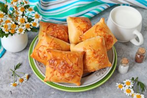 Пирожки с колбасой и сыром - фото шаг 10