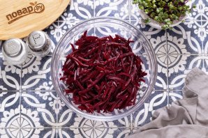 Салат из вареной свеклы - фото шаг 4