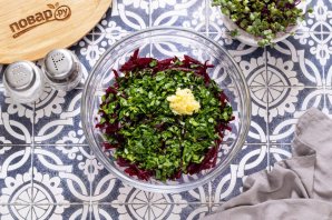 Салат из вареной свеклы - фото шаг 6