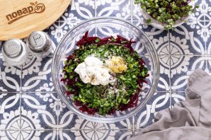 Салат из вареной свеклы - фото шаг 8