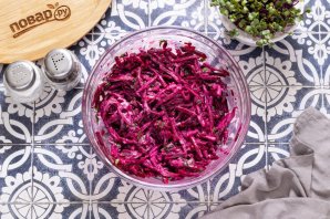 Салат из вареной свеклы - фото шаг 9