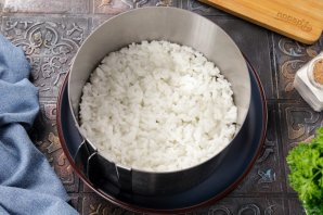 Салат с сайрой и рисом - фото шаг 2