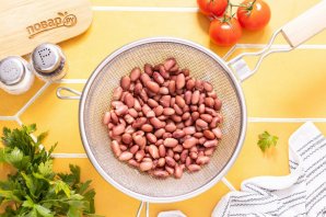 Салат с сухариками и фасолью - фото шаг 3