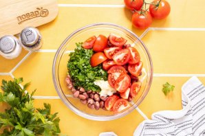 Салат с сухариками и фасолью - фото шаг 6