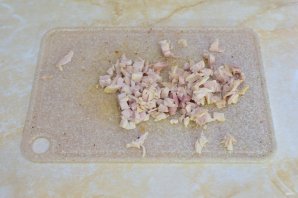 Слоёный салат с копчёной курицей - фото шаг 5