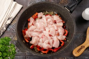 Фрикасе из курицы со сметаной - фото шаг 6