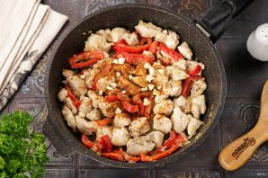 Фрикасе из курицы со сметаной - фото шаг 8