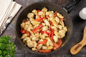 Фрикасе из курицы со сметаной - фото шаг 9