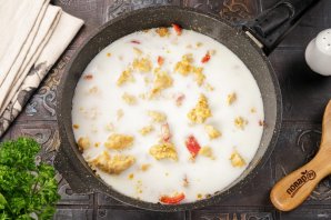Фрикасе из курицы со сметаной - фото шаг 11