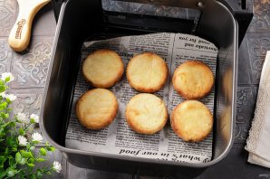 Замороженные сырники в аэрогриле - фото шаг 6