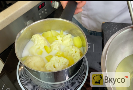 Постный суп пюре из цветной капусты с кокосовым молоком