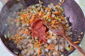 Тушеная капуста с индейкой - фото шаг 6