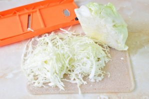 Тушеная капуста с индейкой - фото шаг 7