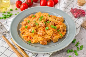 Тушеная капуста с индейкой - фото шаг 10