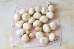 Шампиньоны с луком - фото шаг 2