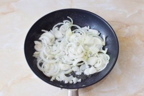 Шампиньоны с луком - фото шаг 4