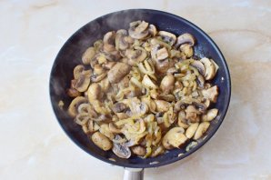 Шампиньоны с луком - фото шаг 8