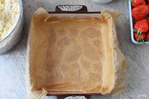 Пирог с клубникой и творогом - фото шаг 5