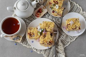 Пирог с клубникой и творогом - фото шаг 15