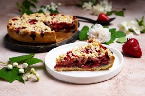 Простой пирог с клубникой - фото шаг 15